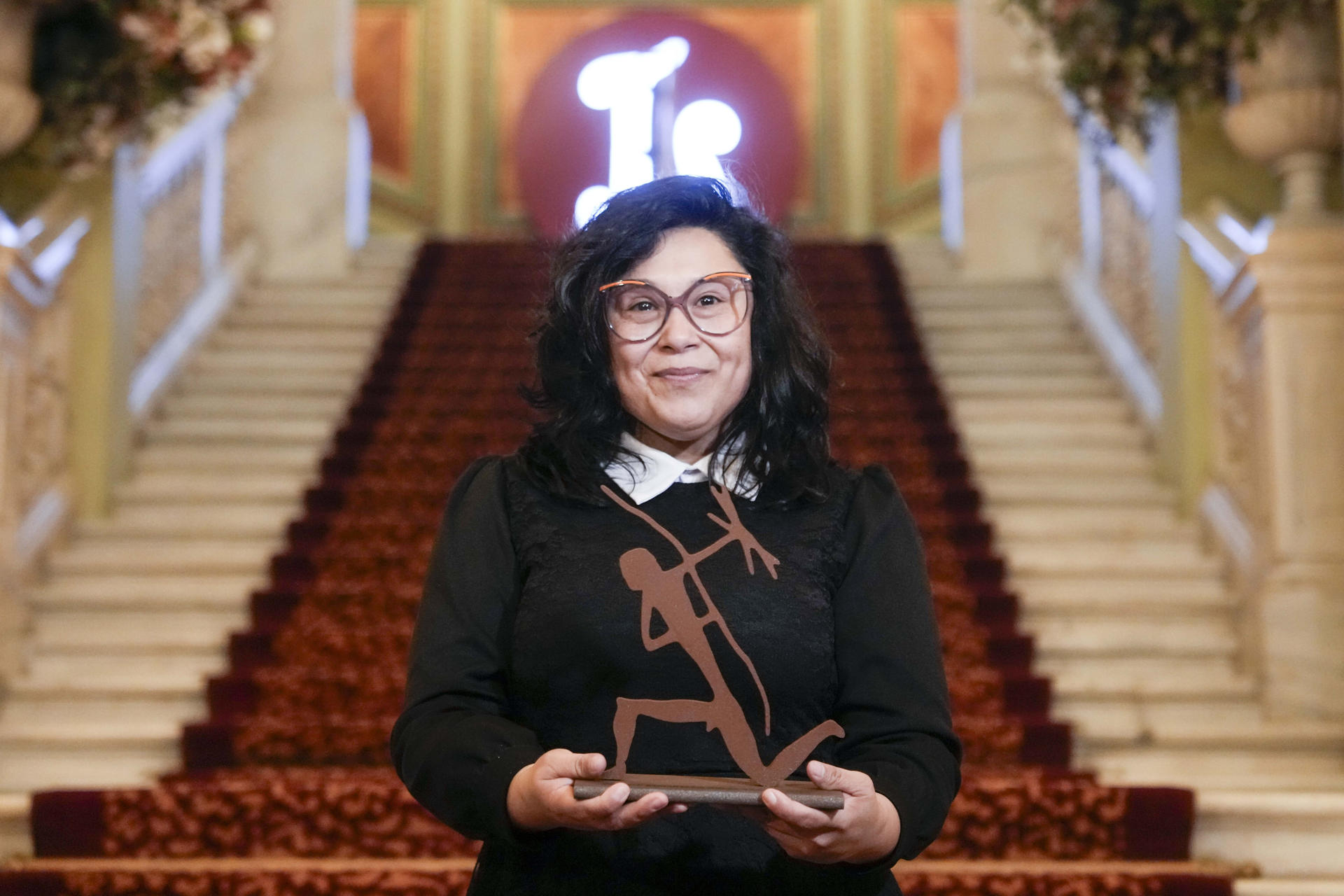 La escritora mexicana Elma Correa ha ganado este viernes el Premio Biblioteca Breve 2026, dotado con 30.000 euros, por 'Donde termina el verano', una novela sobre la amistad femenina, el fin de la inocencia y la violencia estructural, que transcurre en Mexicali, una de las últimas ciudades mexicanas antes de la frontera con Estados Unidos. EFE/Enric Fontcuberta