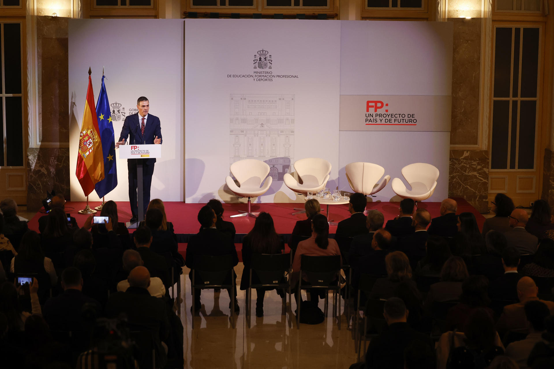 El presidente del Gobierno, Pedro Sánchez clausura la jornada “Formación Profesional y Empresa: la alianza que impulsa el futuro” celebrada este miércoles en el Ministerio de Educación en Madrid. EFE/ Javier Lizón