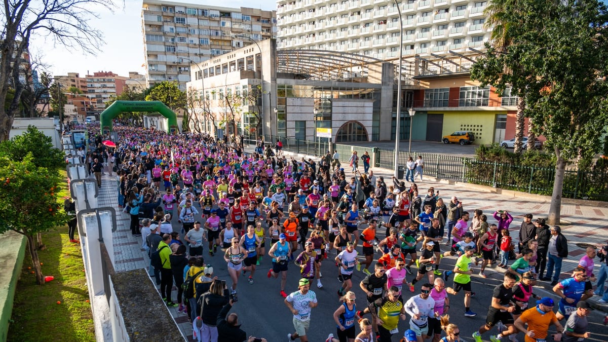 Cartel oficial de la Media Maratón Internacional de Torremolinos 2027 con información de inscripción abierta