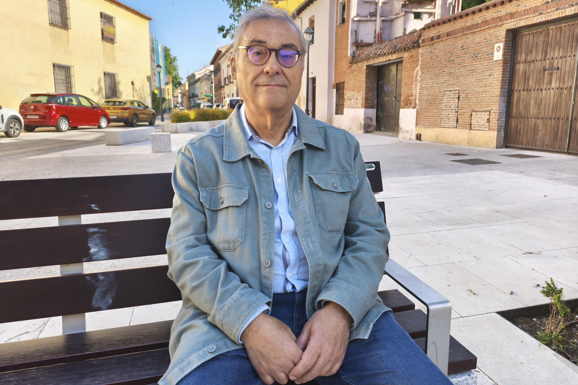 Sánchez Moltó, cronista oficial de Alcalá de Henares, posa para EFE. EFE/ Guillermo Martínez