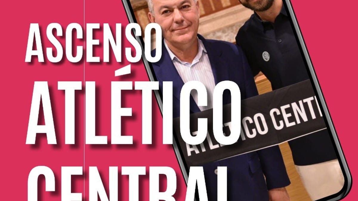 Recepción del Atlético Central en el Ayuntamiento de Sevilla celebrando el ascenso a Segunda RFEF