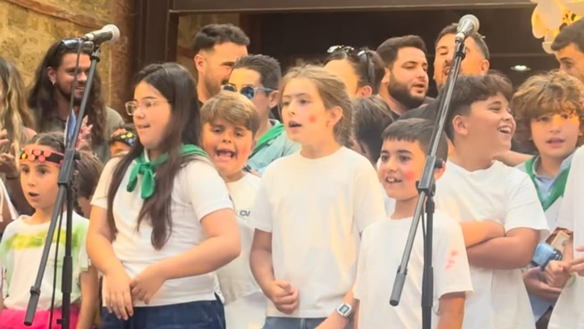 Participantes de la Escuela del Carnaval de Cádiz en el acto de clausura realizado en los Depósitos de Cádiz