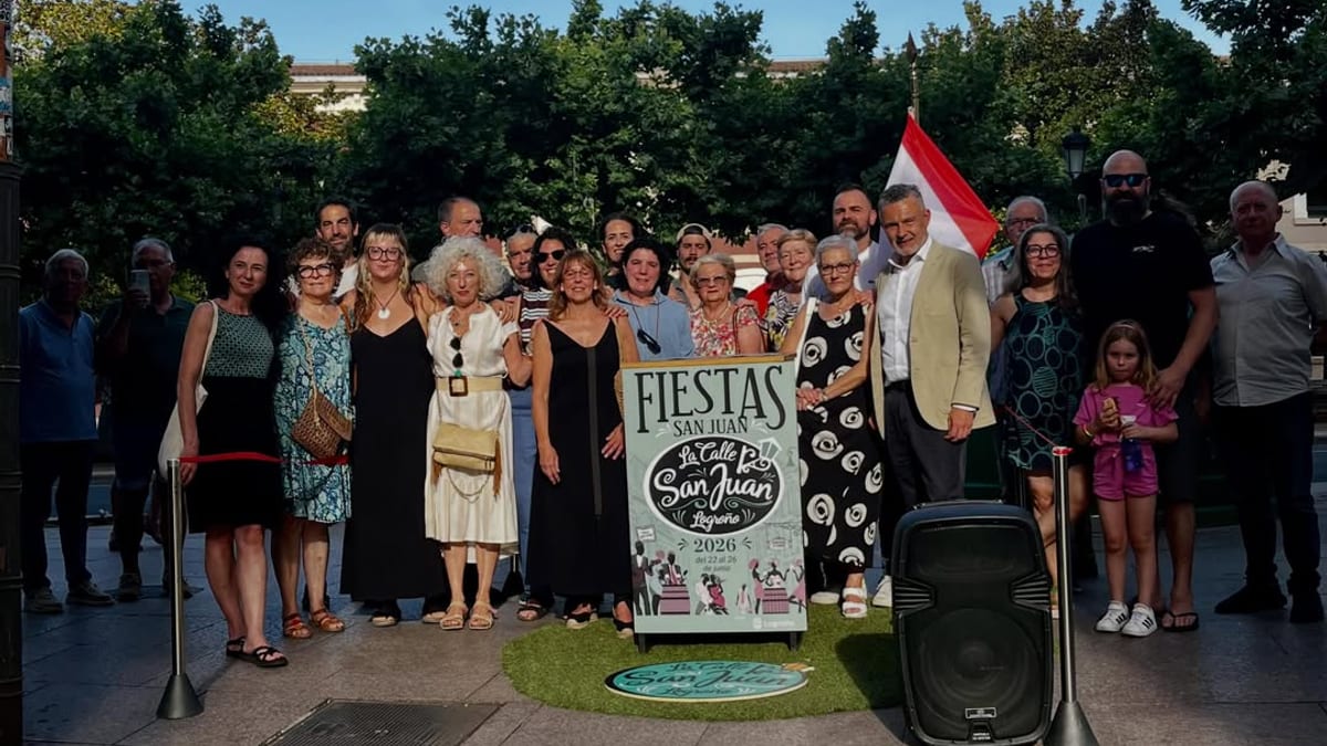 Alcalde de Logroño Conrado Escobar, concejala de Festejos Laura Rivas y edil Ángel Andrés presiden la apertura de las fiestas de la calle San Juan