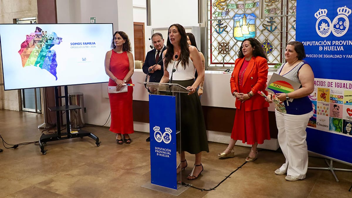 Loles López, consejera de Inclusión Social de la Junta de Andalucía, en el acto del Día Internacional del Orgullo LGTBI de la Diputación de Huelva