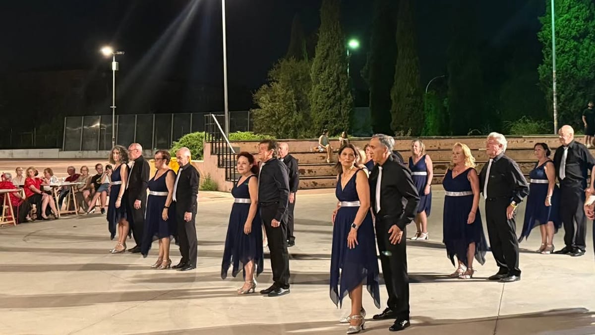 Público disfrutando de la música y el baile en Pinto Baila, Recinto Ferial de Pinto
