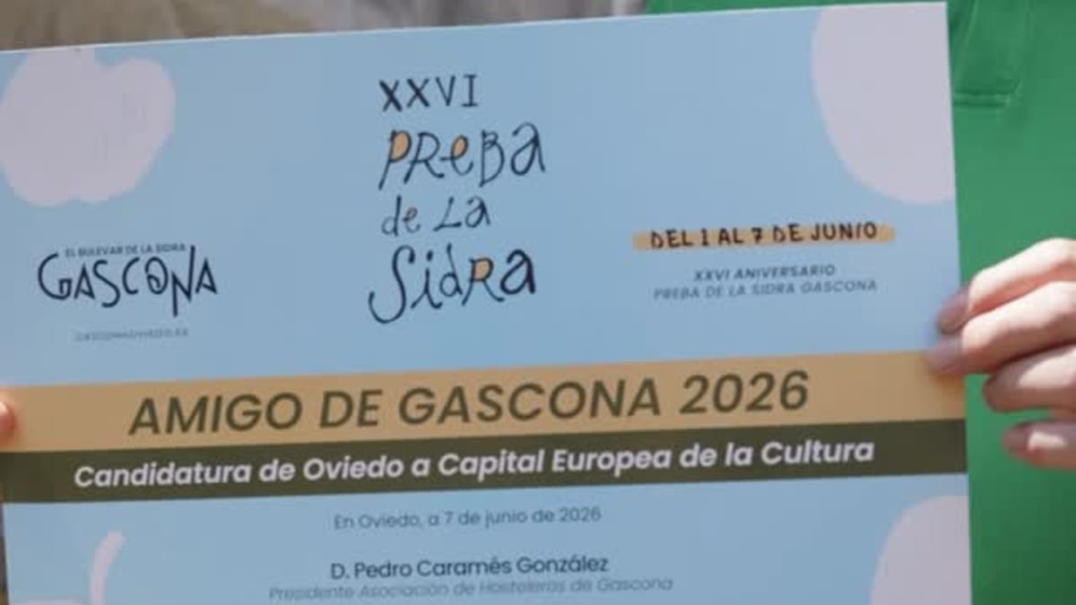 Momentos de la entrega del Premio Amigo de Gascona 2026 durante la XXVI Preba de la Sidra en la calle Gascona, Oviedo
