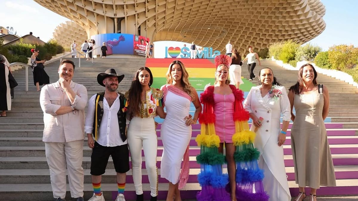Cartel y promoción del Pride de Sevilla en la Alameda de Hércules con artistas del pregón