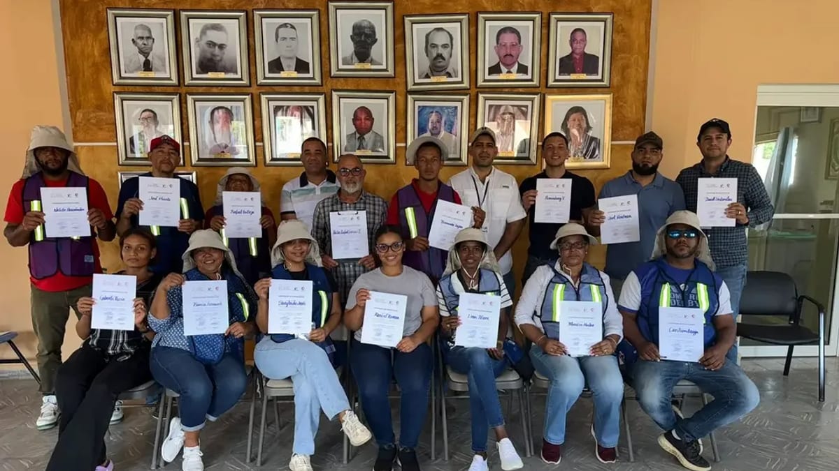 Representantes de Fedomu, AECID y funcionarios municipales en socialización del Plan Municipal de Gestión Integral de Residuos Sólidos de Restauración
