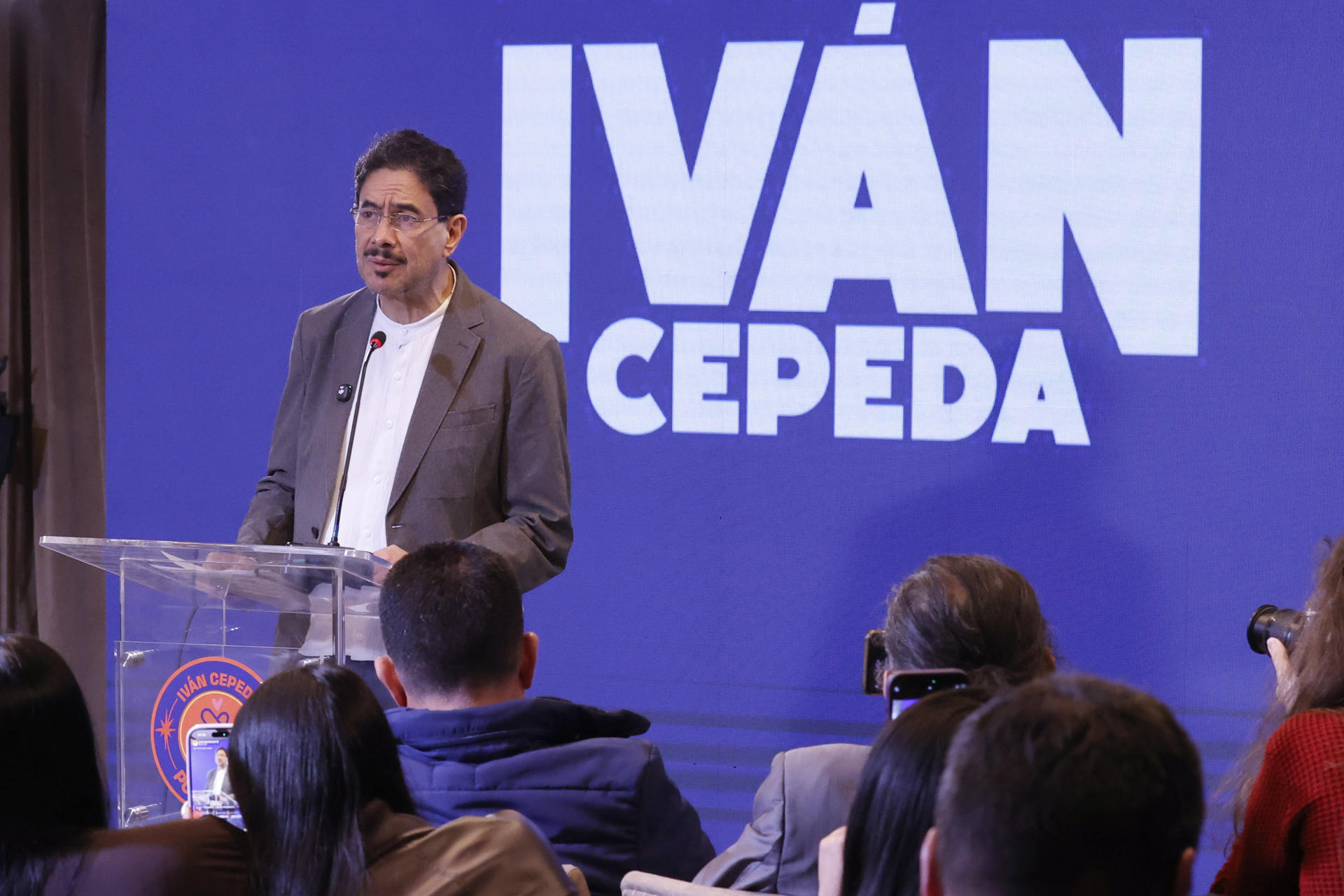 El candidato a la Presidencia de Colombia Iván Cepeda habla en una rueda de prensa este 11 de junio de 2026, en Bogotá (Colombia). EFE/ Mauricio Dueñas Castañeda
