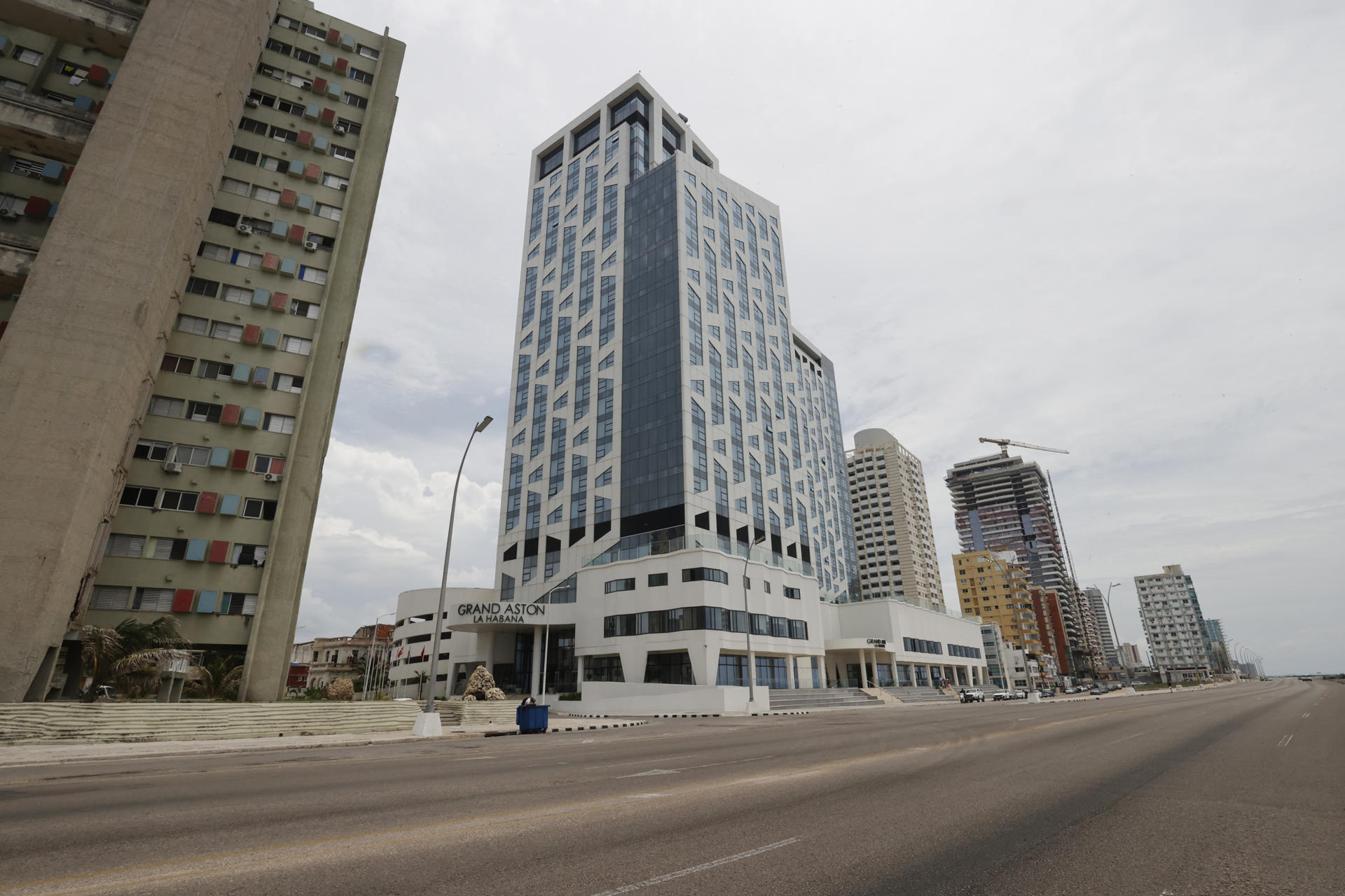 Fotografía del 6 de Junio de 2026 de edificios y hoteles en La Habana (Cuba). EFE/ Ernesto Mastrascusa