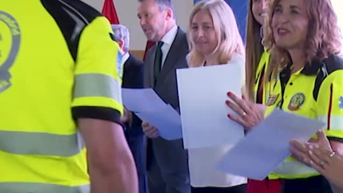 Acto institucional de SAMUR-Protección Civil en celebración de Nuestra Señora del Perpetuo Socorro, con presencia del alcalde de Madrid y autoridades municipales