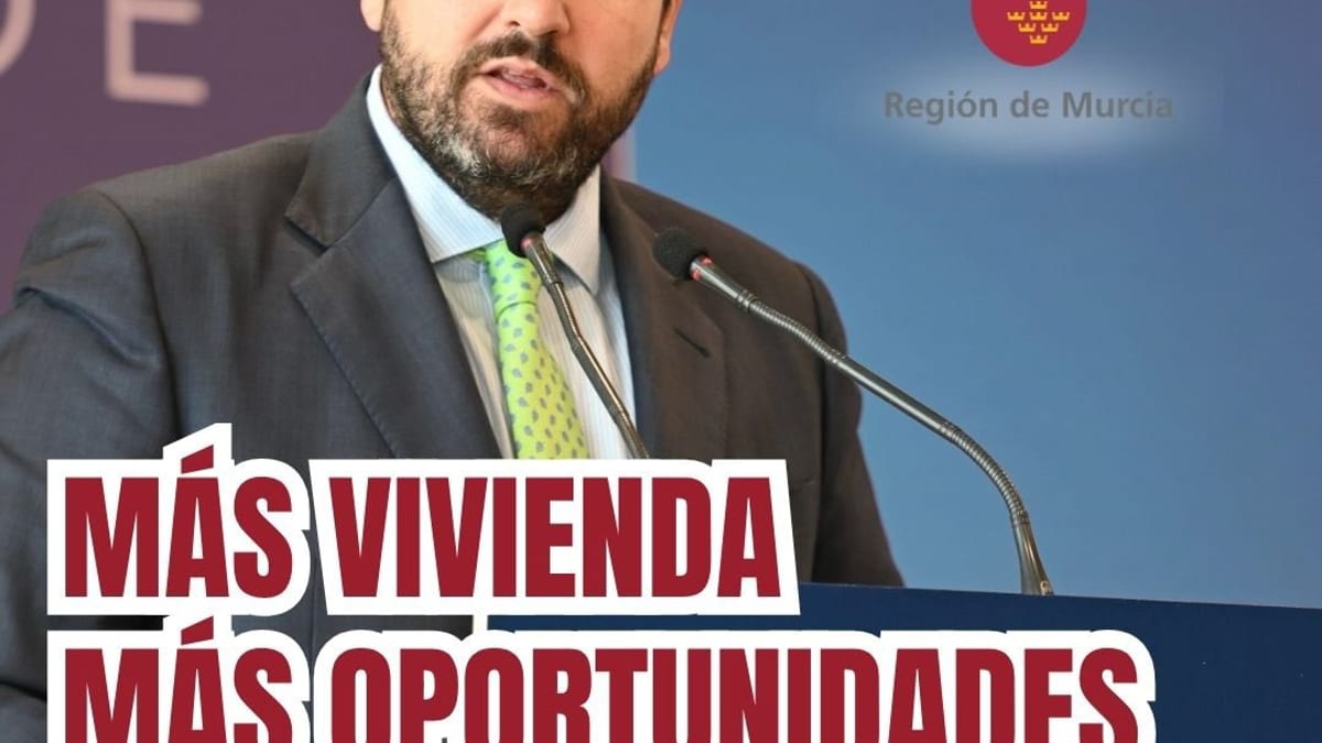 Cartel del Decreto de Vivienda Asequible de la Región de Murcia con el lema 'Más vivienda, más oportunidades, más futuro' presentado en la Asamblea General de la Federación Regional de Empresarios de la Construcción