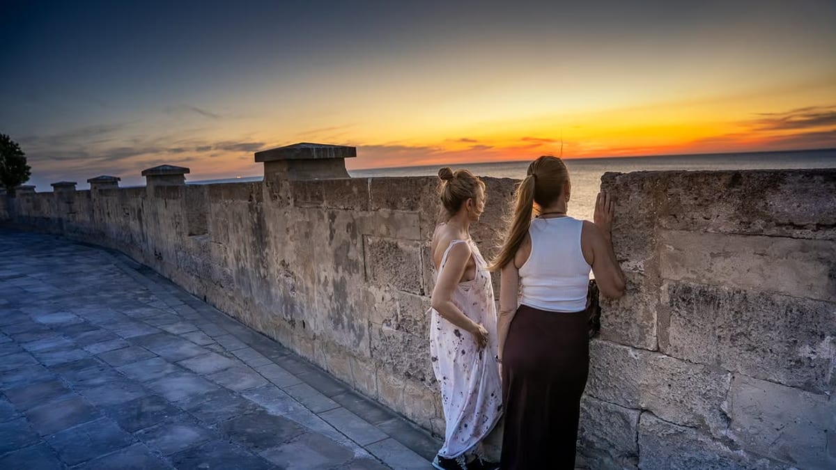 Paseo superior del Baluarte de la Candelaria en Cádiz con vistas al mar y nuevo espacio público