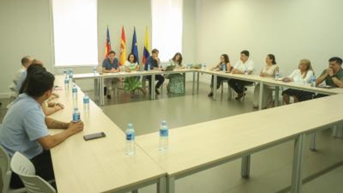Reunión del Comité de Acción Humanitaria de la Generalitat Valenciana con representantes de la comunidad colombiana