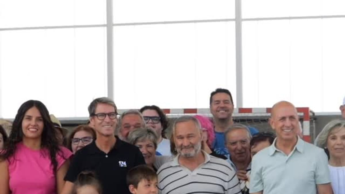 Nueva cubierta del frontón municipal de Manzanares de Rioja recién inaugurada