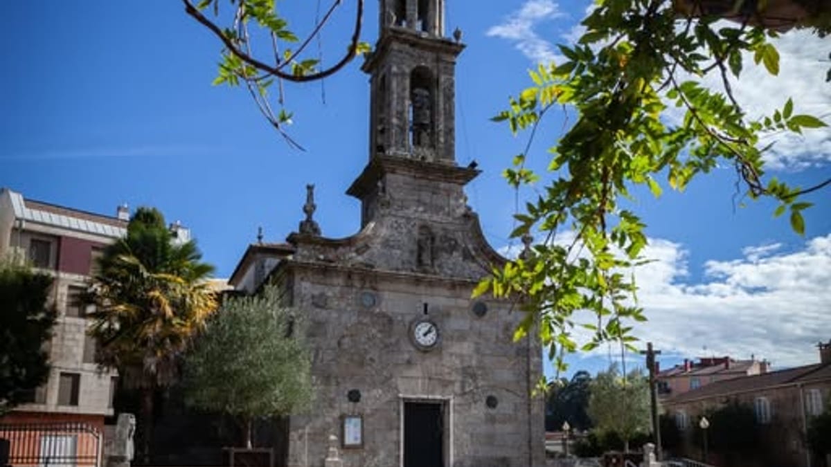 Cartel de promoción turística de la ruta de patrimonio natural y cultural en Silleda, promovida por la Xunta de Galicia en el marco de Galicia Calidade y Xacobeo 2027