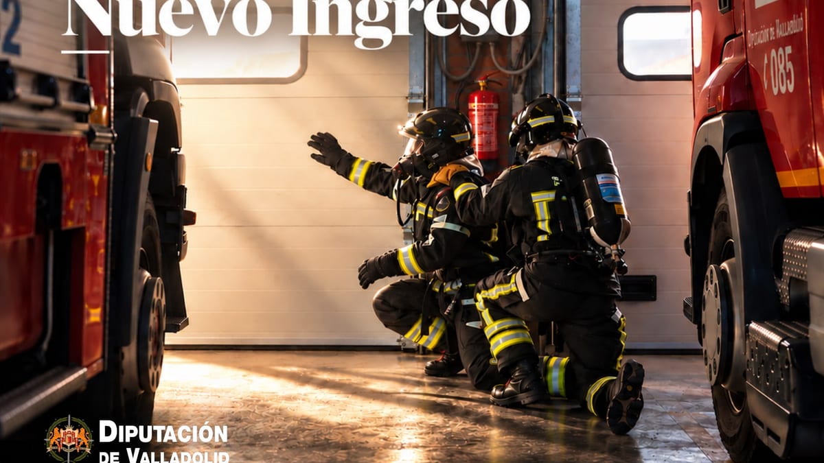 Bomberos de nuevo ingreso de Valladolid durante una práctica de rescate de personas atrapadas