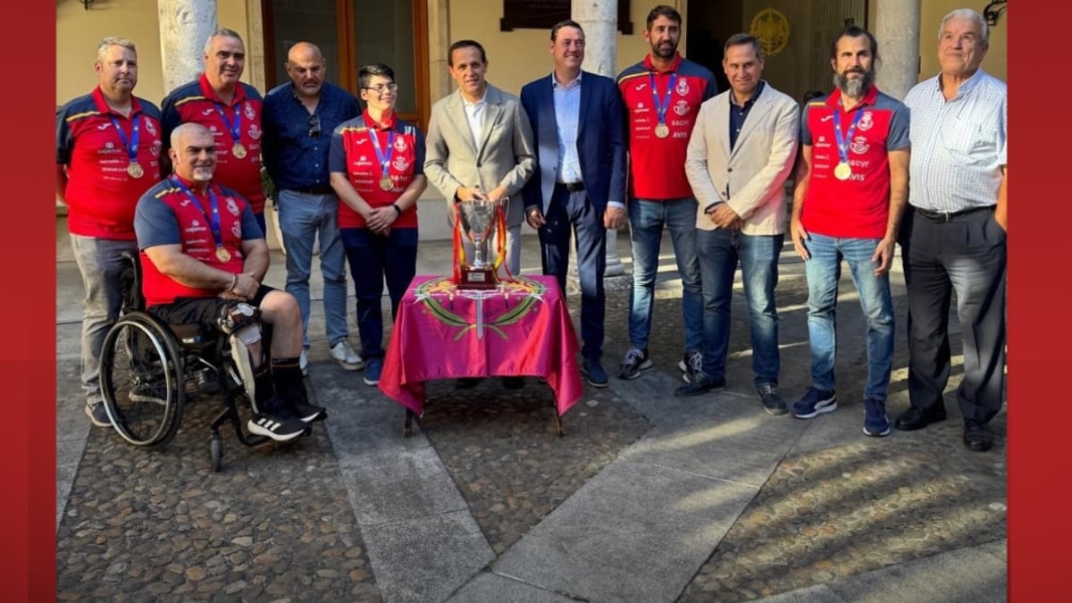 Equipo español de balonmano en silla de ruedas en el acto de reconocimiento de la Diputación de Valladolid