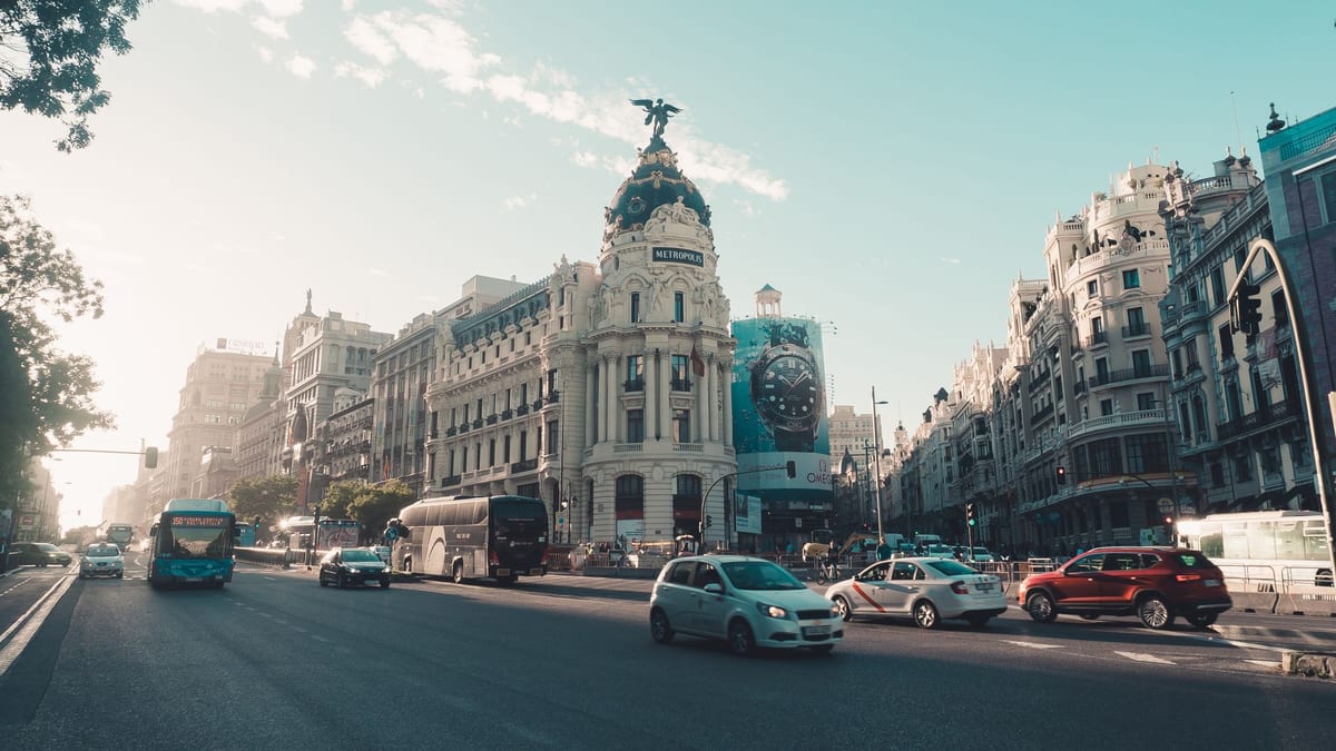 Vehículos modernos de transporte de pasajeros y mercancías en la Comunidad de Madrid