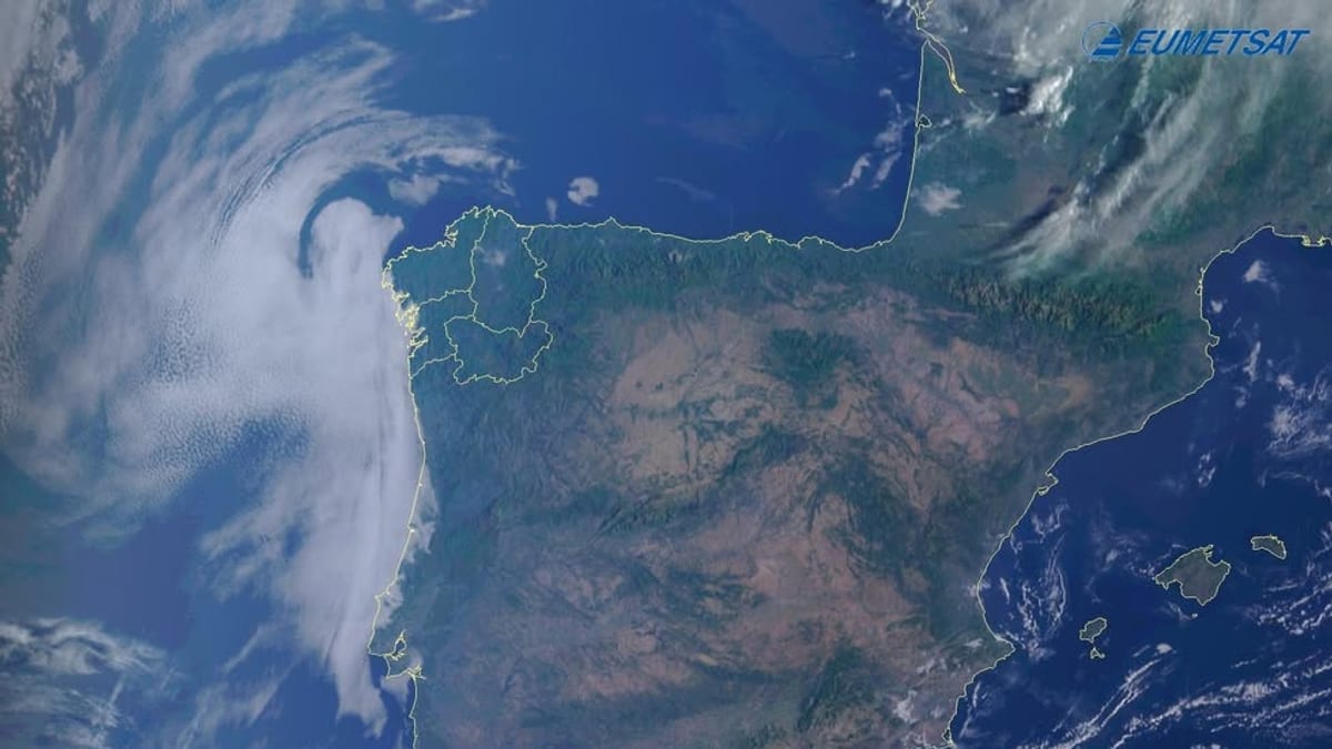 Mapa de satélite EUMETSAT HRViberia mostrando sistemas nubosos sobre Galicia con presencia de nieblas en las Rías Baixas