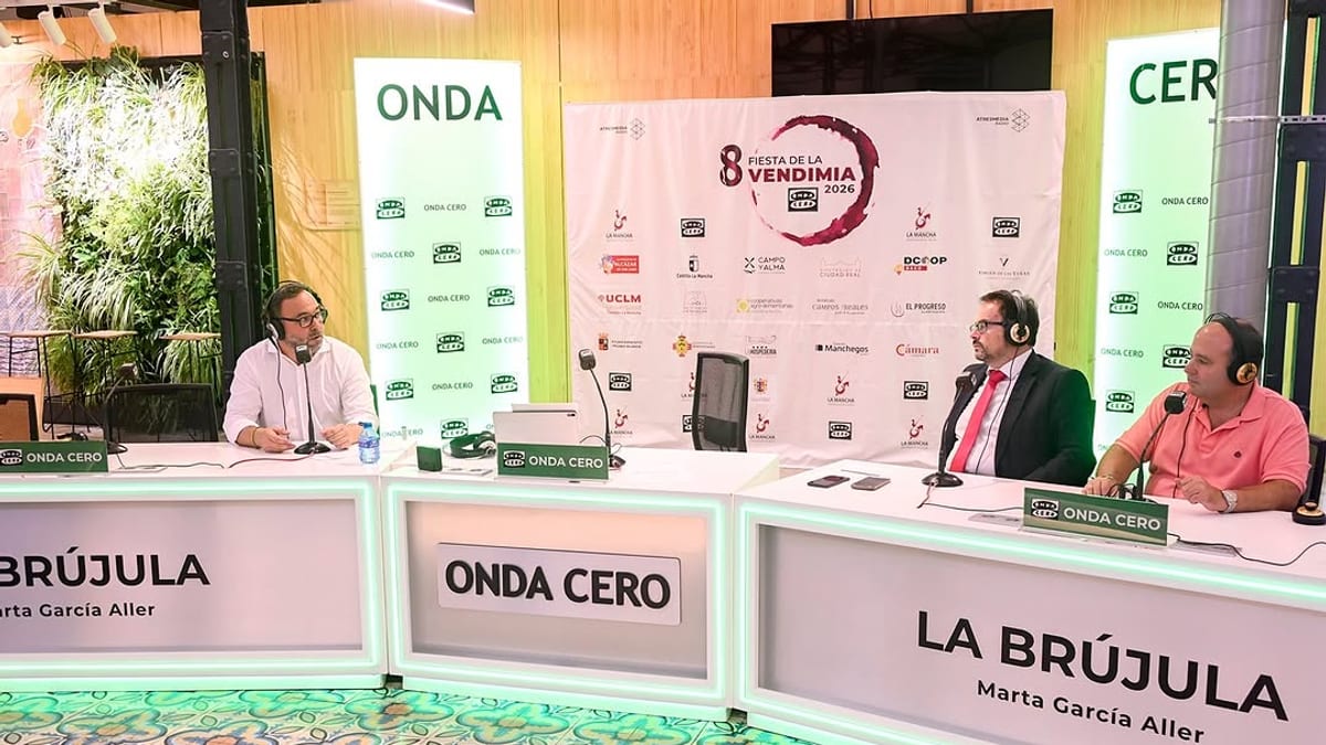 Transmisión de La Brújula de Onda Cero en la VIII Fiesta de la Vendimia en el Mercado de Abastos de Tomelloso