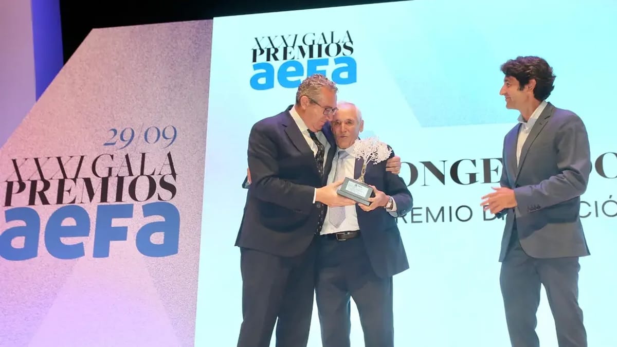Gala de entrega de los XXXI Premios AEFA en Torrevieja con Toni Pérez, presidenta de AEFA y autoridades locales