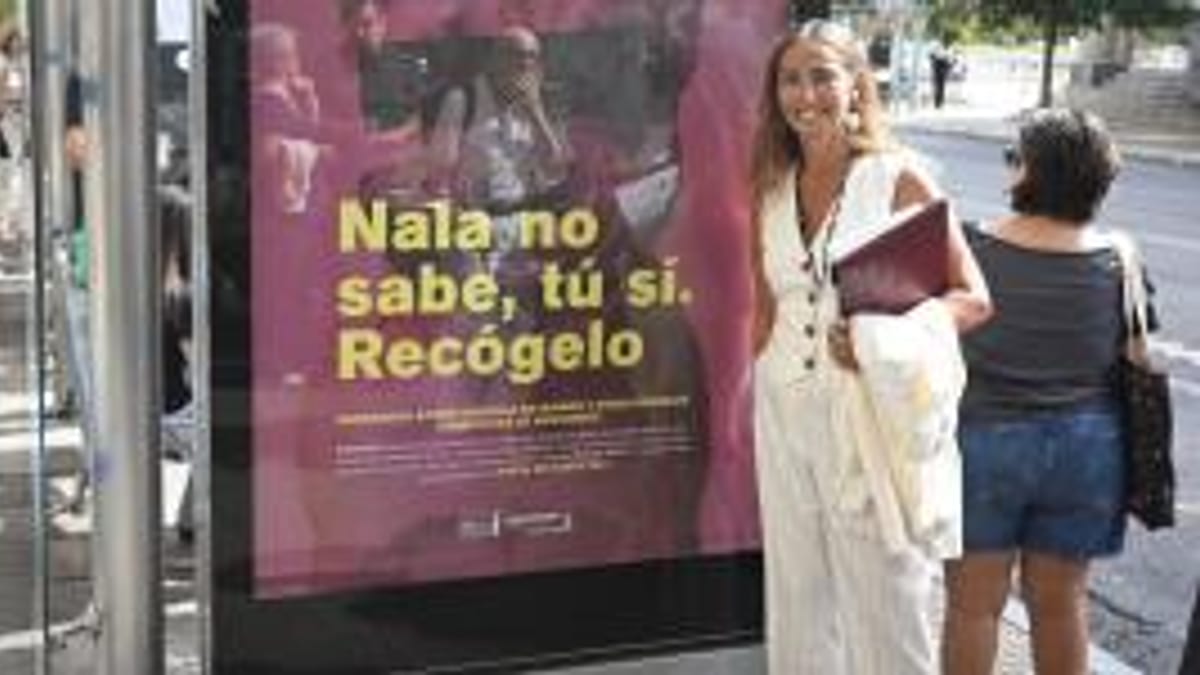 Campaña del Ayuntamiento de Santander sobre recogida de heces y orines de mascotas con el mensaje Nadie sabe, tú sí. Recógelo.