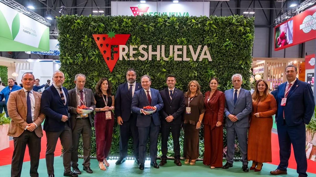 Autoridades y representantes de empresas hortofrutícolas de Huelva en Fruit Attraction