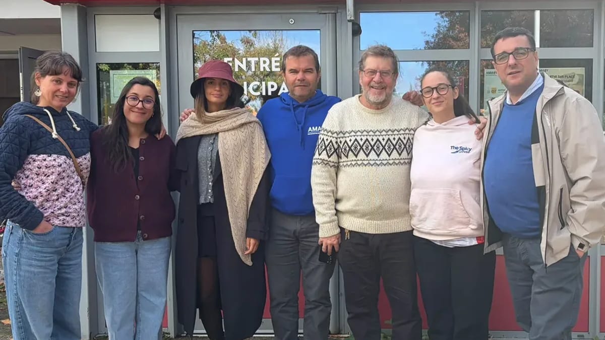 Encuentro del Consejo Local de la Juventud de Cáceres y la asociación AMAQY de La Roche-sur-Yon en la Maison de Quartier Standré