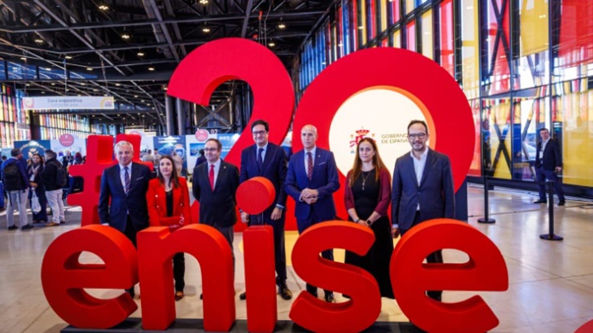 Inauguración de la 20ENISE en León con presencia del ministro Óscar López y representantes de empresas de ciberseguridad