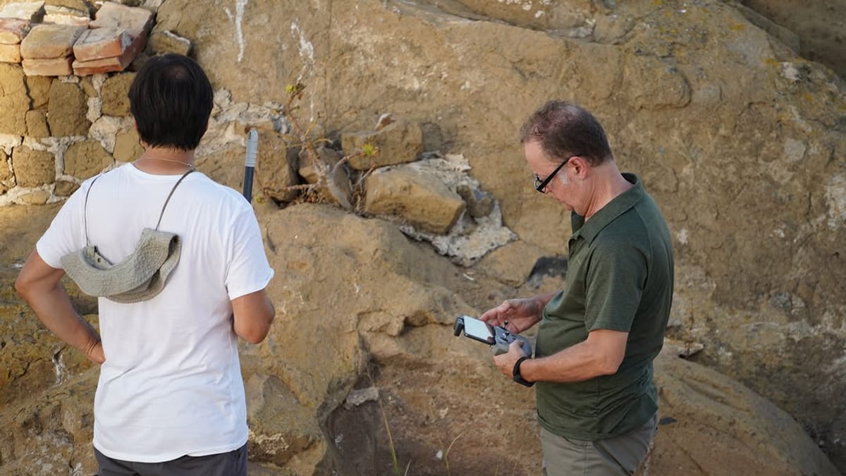 Hallazgos arqueológicos en la Illa Grossa de les Columbretes: fragmentos cerámicos y estructuras de piedra del Hierro Antiguo documentados por la Diputación de Castellón