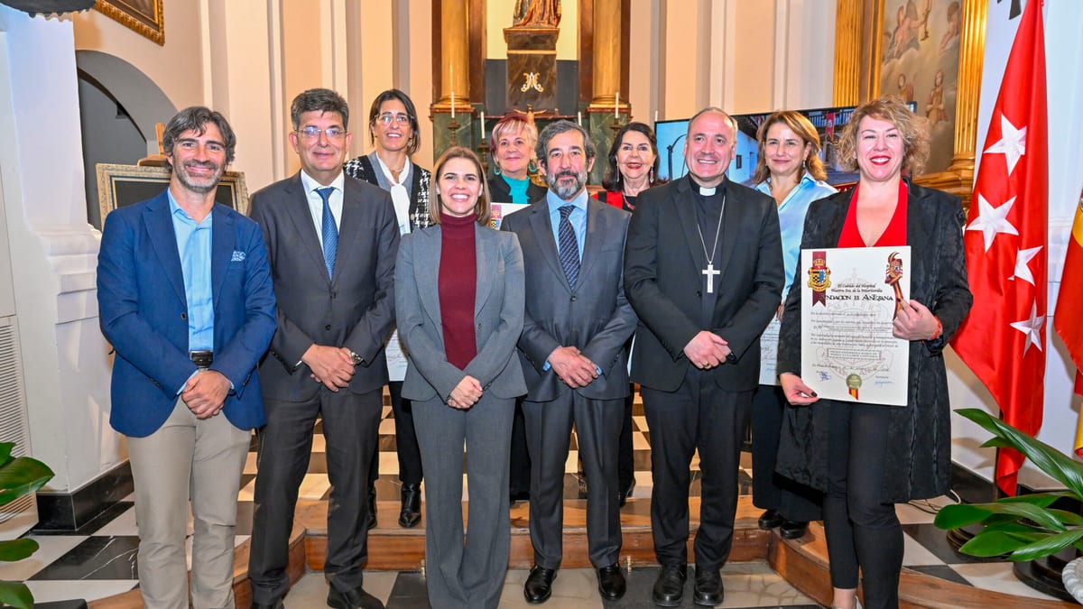Representantes del Ayuntamiento de Alcalá de Henares en la ceremonia conmemorativa del 543 aniversario del Hospital de Antezana