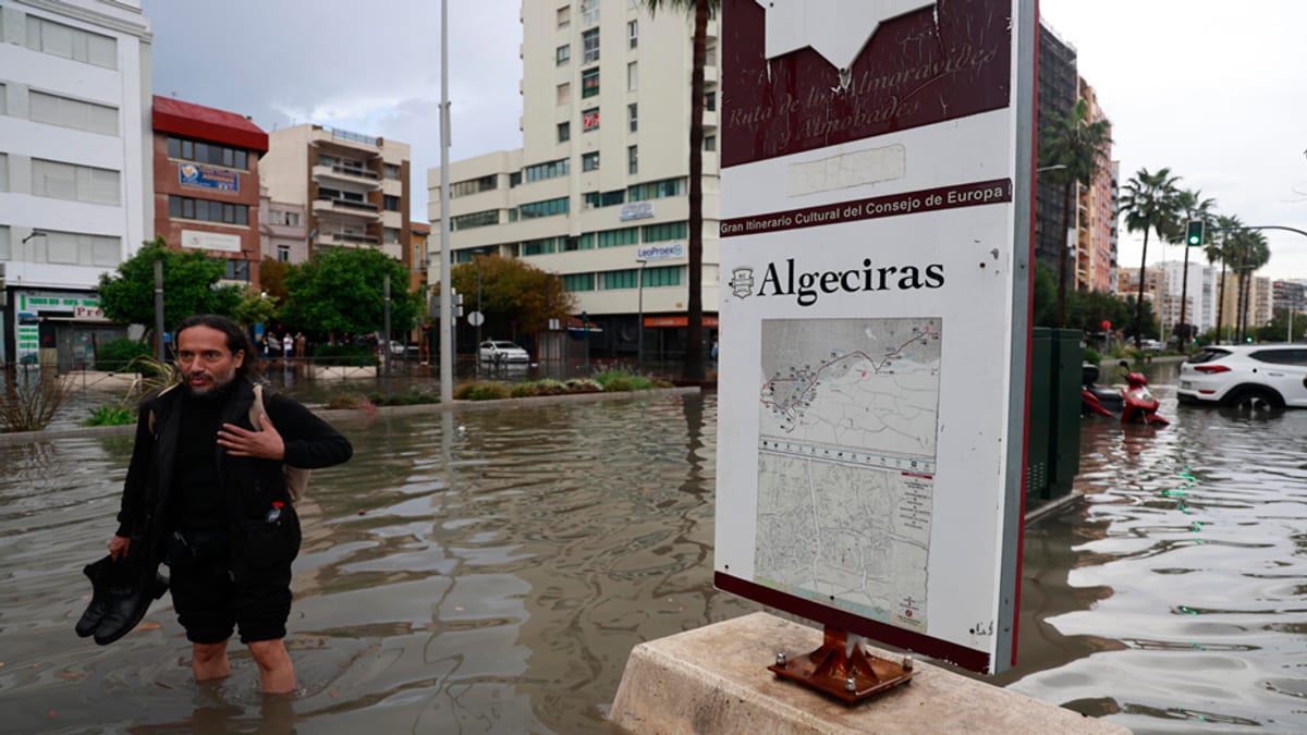 Cartel informativo del temporal en Algeciras con indicaciones de emergencia y protección civil