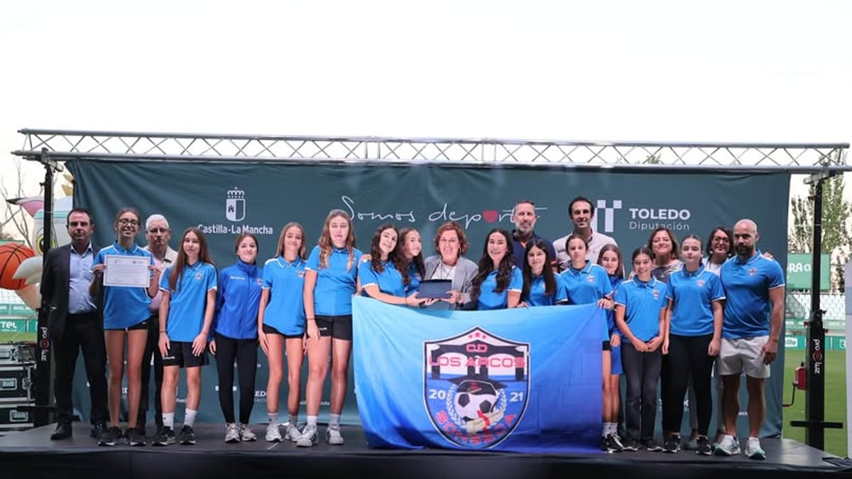 Gala de Campeones Provinciales de Toledo 2025-2026 con autoridades de la Diputación, deportistas y representantes de clubes en el estadio Salto del Caballo
