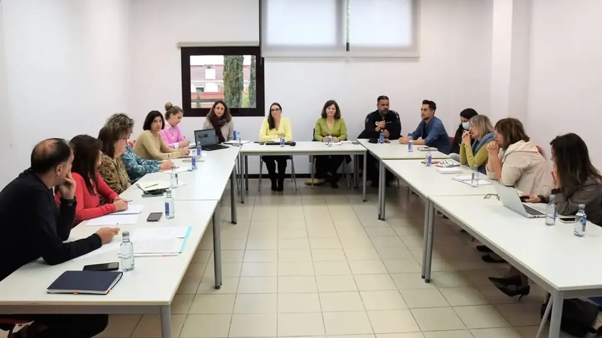 Reunión de concejales y técnicos de Educación en Villaviciosa de Odón sobre prevención de absentismo escolar