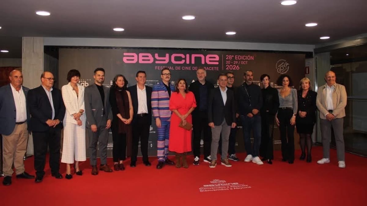 El alcalde de Albacete, Manuel Serrano, asiste a la inauguración de Abycine 2026 en el Teatro Circo de Albacete