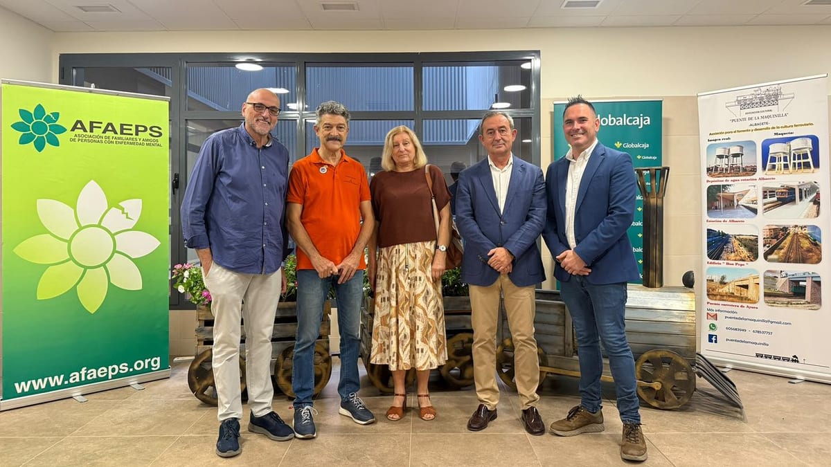 Inauguración de la exposición de maquetas ferroviarias 'El tren de nuestros derechos' en el Centro Ágora de Albacete, organizada por Afaeps