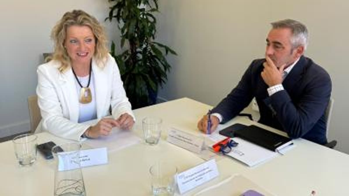 Reunión entre responsable de Agricultura de la Generalitat Valenciana y presidenta de la FVMP para abordar el programa de ganadería extensiva