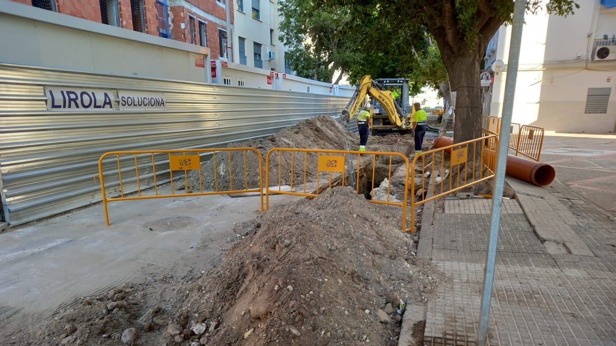 Trabajos realizados por Aguas de Cádiz en la calle Sor Cristina López García para mejora de evacuación de aguas pluviales en el Cerro del Moro