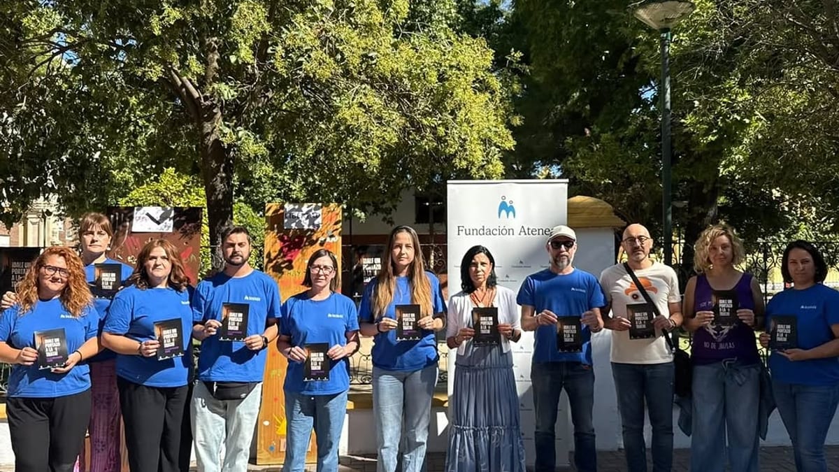 Cartel informativo sobre el proyecto Transautonomía de la Fundación Atenea y el Ayuntamiento de Albacete