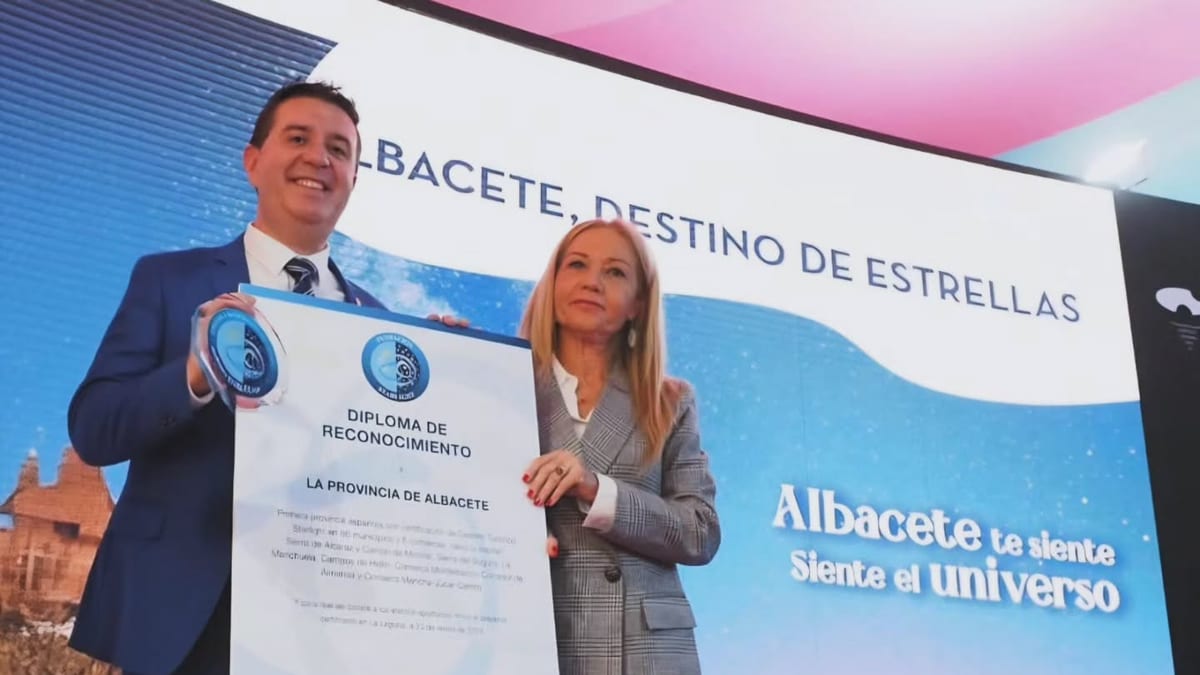 Diploma de Reconocimiento de Albacete como Destino de Estrellas, reconociendo la provincia como primera del mundo con todas sus comarcas certificadas Destino Turístico Starlight