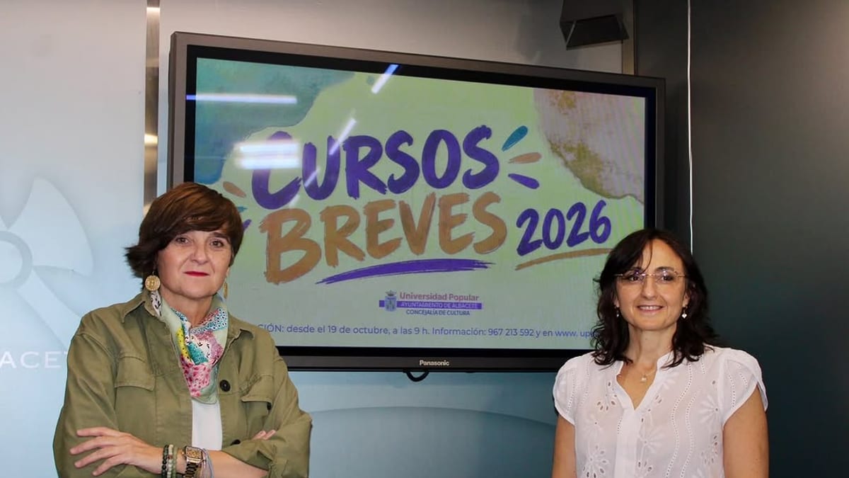 Elena Serrallé presenta los Cursos Breves 2026 de la Universidad Popular de Albacete