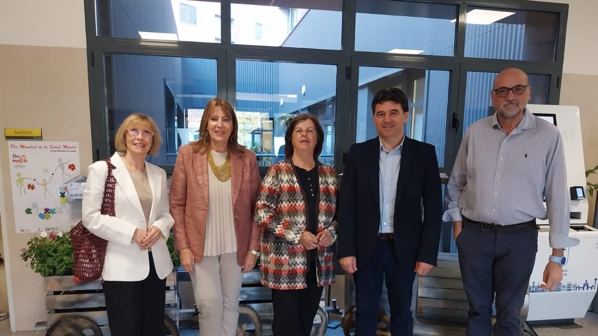 Francisco Navarro, primer teniente de alcalde de Albacete, durante el acto en el Centro Ágora por el Día Mundial de la Salud Mental con representantes de Afaeps