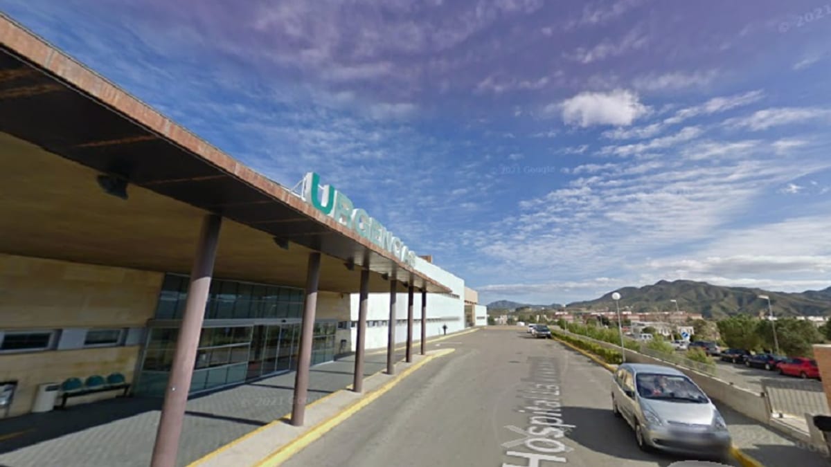 Entrada de un hospital, lugar donde fueron atendidas las personas intoxicadas