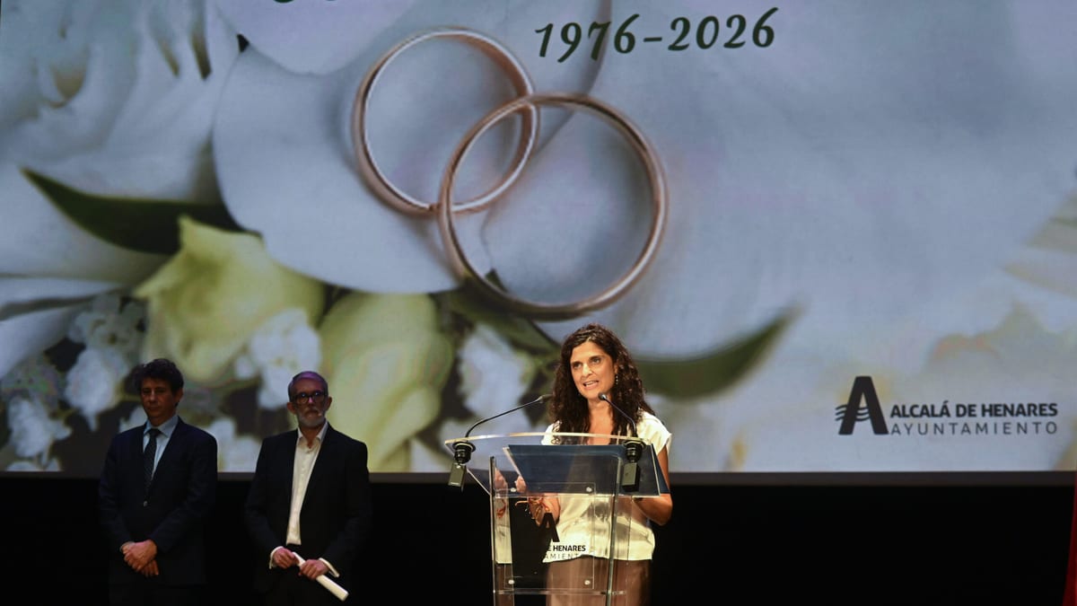 Cartel oficial de las Bodas de Oro 1976-2026 del Ayuntamiento de Alcalá de Henares