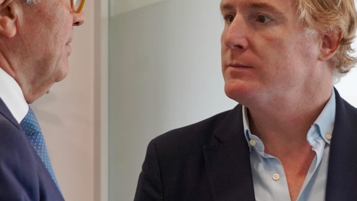 El alcalde de Badajoz, Ignacio Gragera, en las instalaciones de Extraval durante su visita