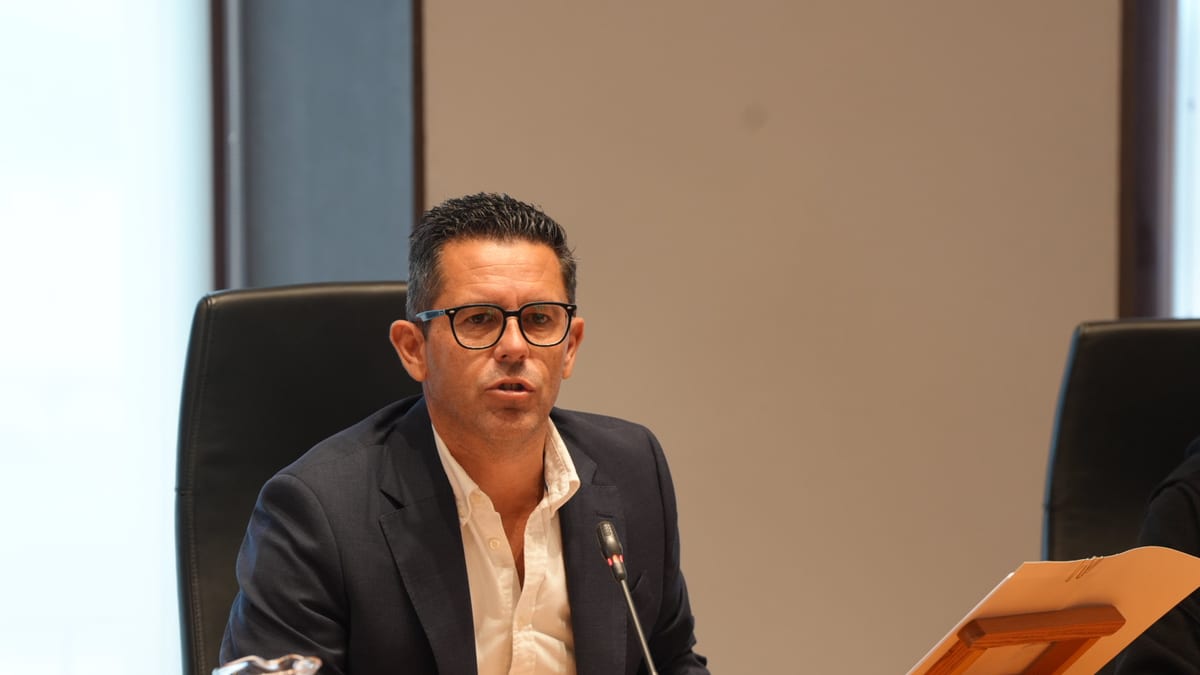 Rafael Triguero, alcalde de Ibiza, durante su intervención en el Debat sobre l'Estat del Municipi presentando el balance de gestión y proyectos futuros