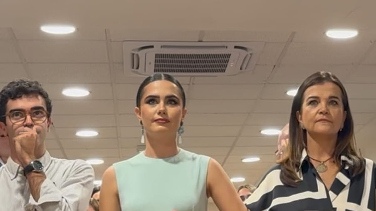 Momento de la llamada de la alcaldesa María José Catalá a las nuevas Falleras Mayores de València 2027