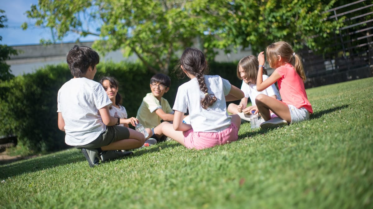 Cartel de la campaña 'Día Mundial de la Salud Mental' de Alcobendas con enfoque en población infantil y joven
