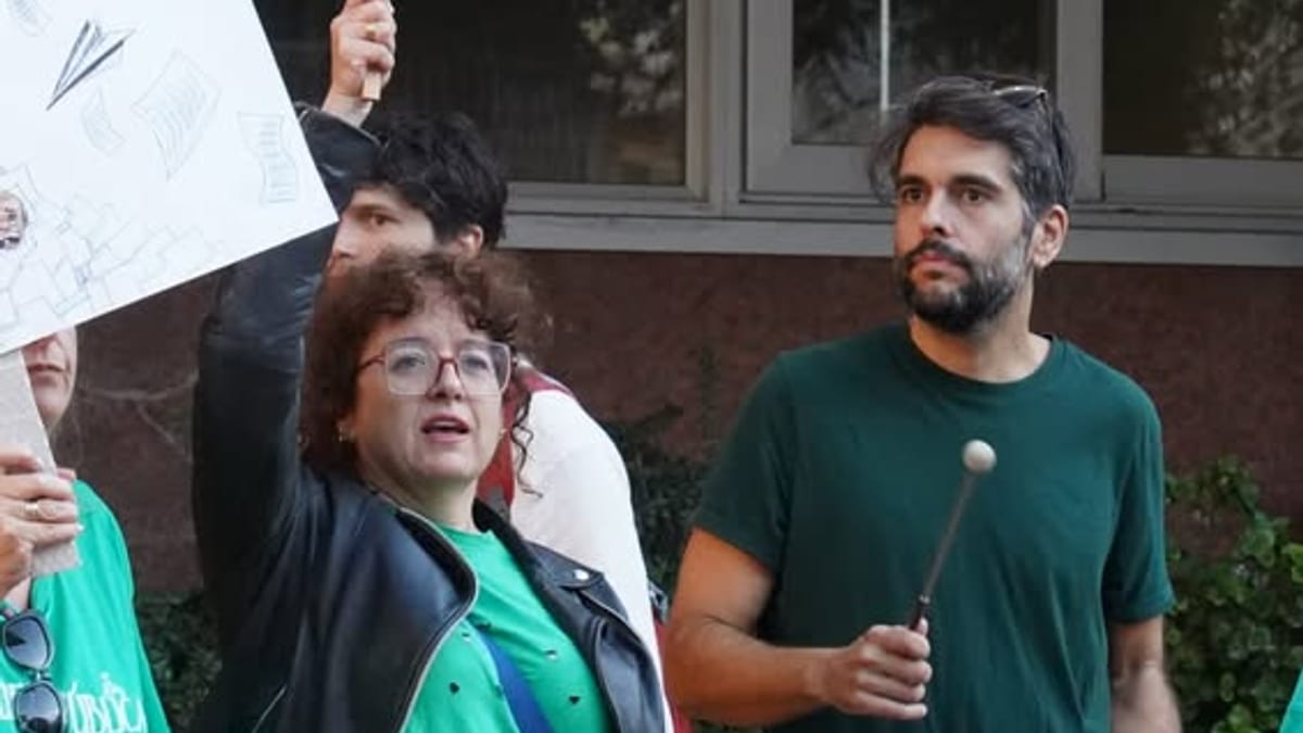 Pancarta de movilización en apoyo a la educación pública en Alcorcón